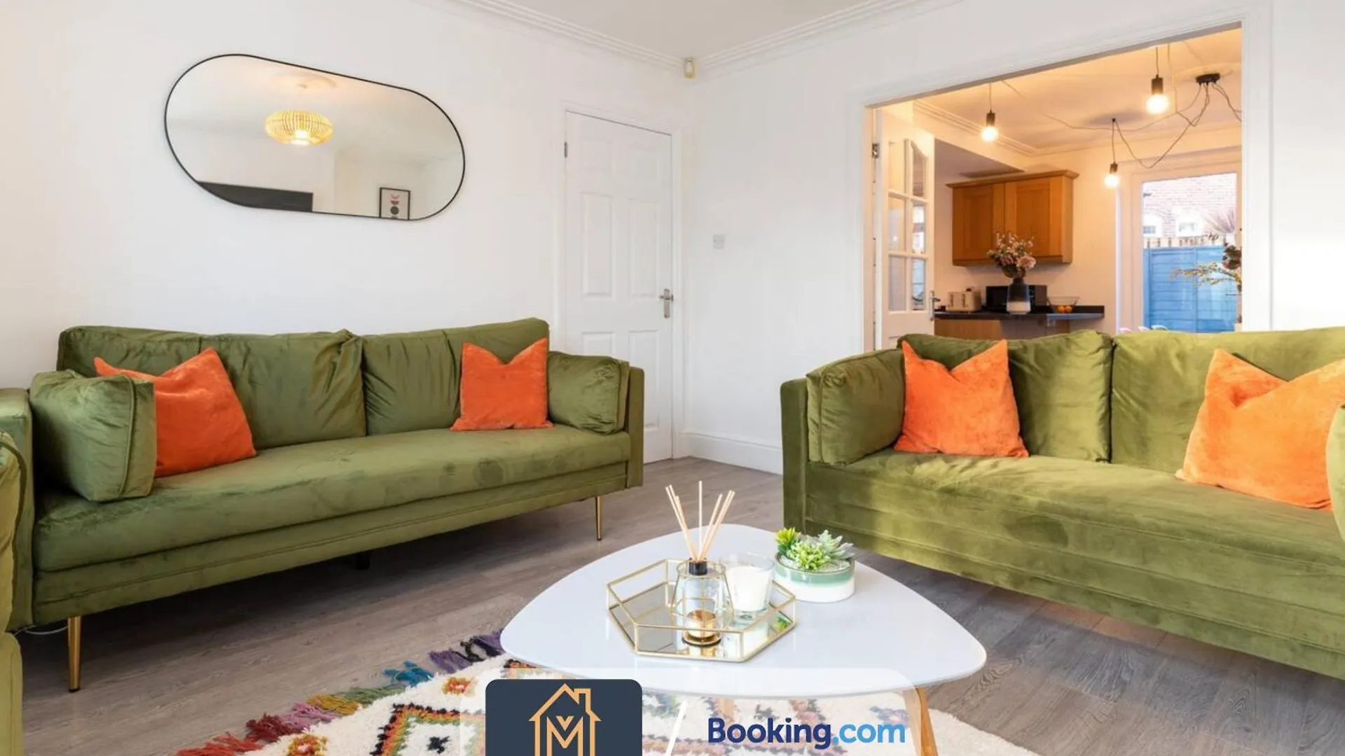 Large Modern 6 Bedroom House By Movida Property Group Short Lets & Serviced Accommodation With Games Room Leeds  0*, Leeds (West Yorkshire)