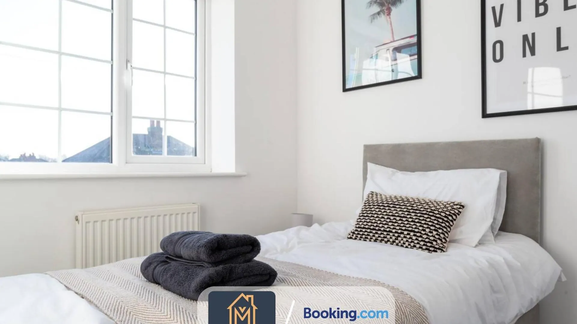 Large Modern 6 Bedroom House By Movida Property Group Short Lets & Serviced Accommodation With Games Room Leeds  Leeds (West Yorkshire)