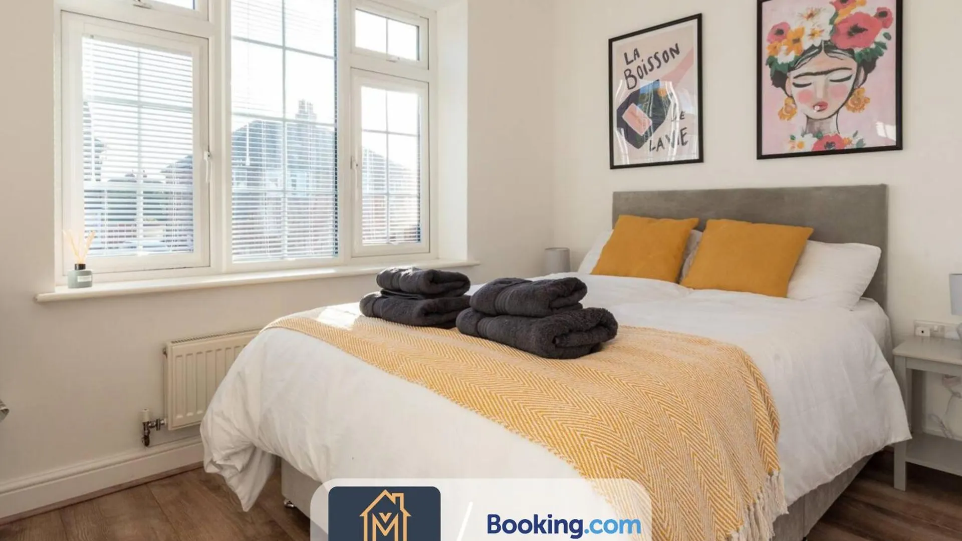 Large Modern 6 Bedroom House By Movida Property Group Short Lets & Serviced Accommodation With Games Room Λιντς Ηνωμένο Βασίλειο